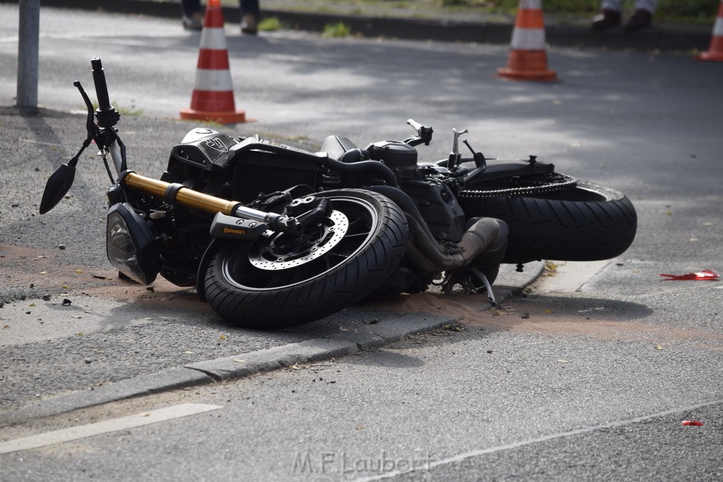 Schwerer Krad PKW Unfall Koeln Muelheim Am Springborn Cottbuserstr P017.JPG - Miklos Laubert